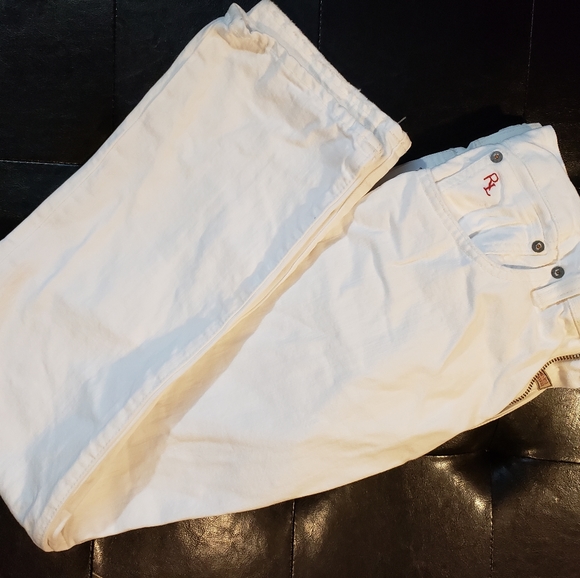 3Items - Picture 4 of 8